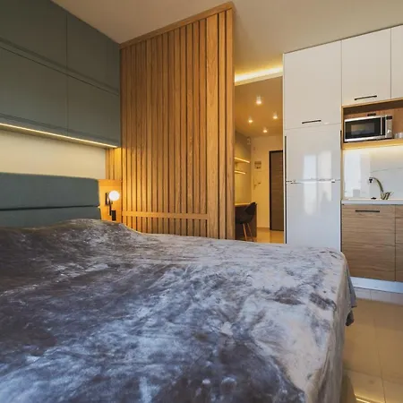 Daire Lux City Studio With Balcony, Steps To Old Town Hanya