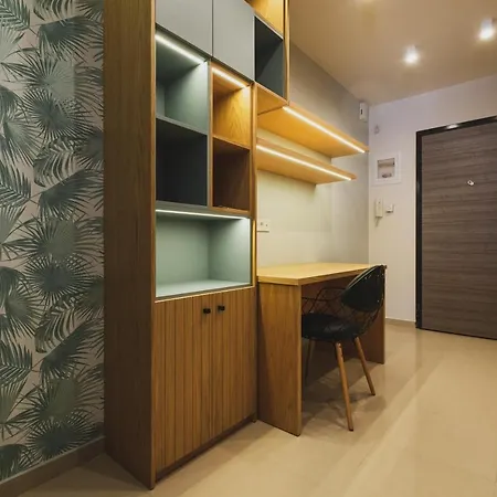 Lux City Studio With Balcony, Steps To Old Town Daire *