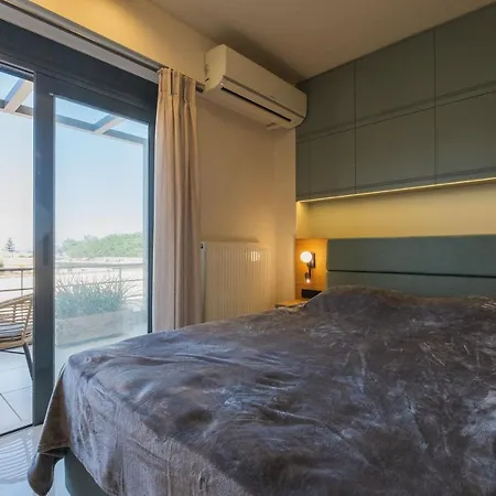 Lux City Studio With Balcony, Steps To Old Town * Hanya